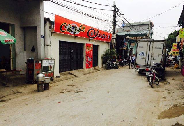 Sau tiếng súng nổ, 2 thanh niên gục ngã