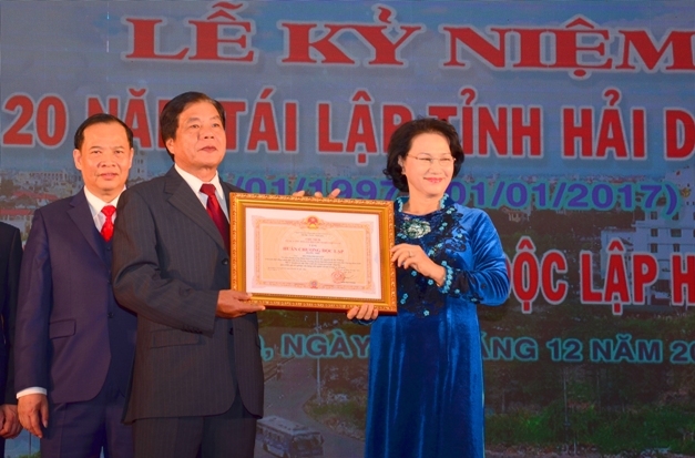 Nguyên Bí thư Hải Dương Bùi Thanh Quyến nhận huân chương Độc lập