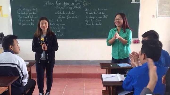 Cô giáo dạy tiếng Anh bằng làn điệu dân ca