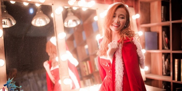 Ấm áp mùa đông với bộ ảnh Giáng Sinh của DJ Trang Moon