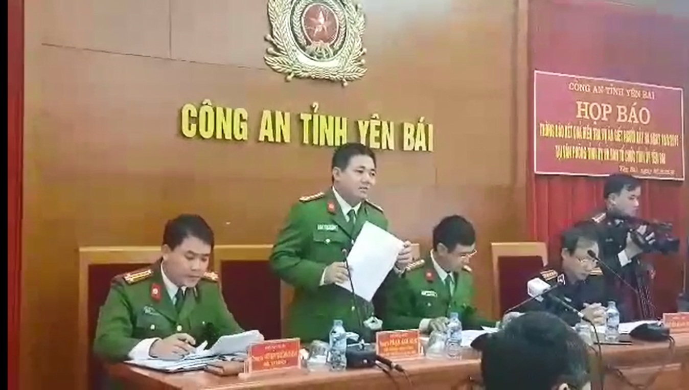 Họp báo
