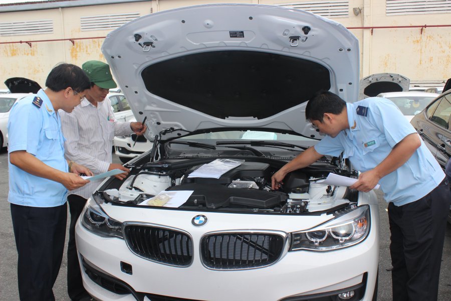 Vì sao cục trưởng hải quan bị tạm đình chỉ chức vụ?