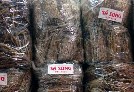 'Siêu' mỳ chính 5 triệu/kg chất đống đầy chợ Đồng Xuân