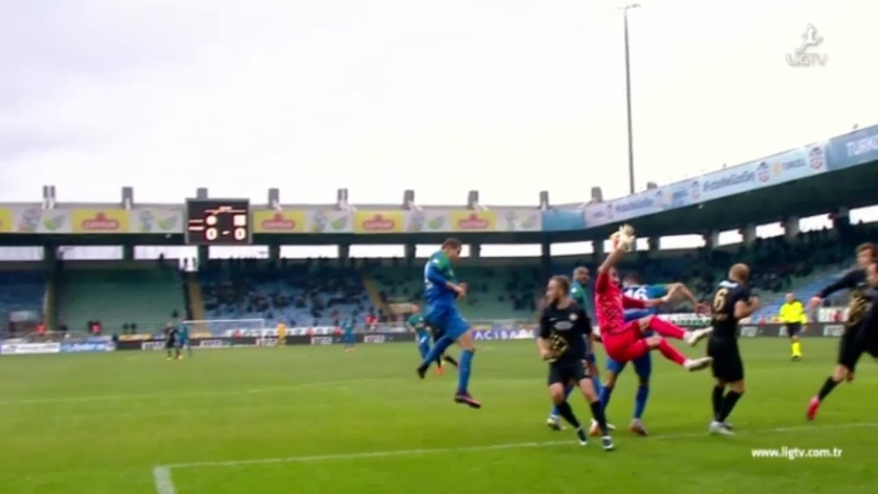 Trọng tài khắc tinh của MU lại thổi 