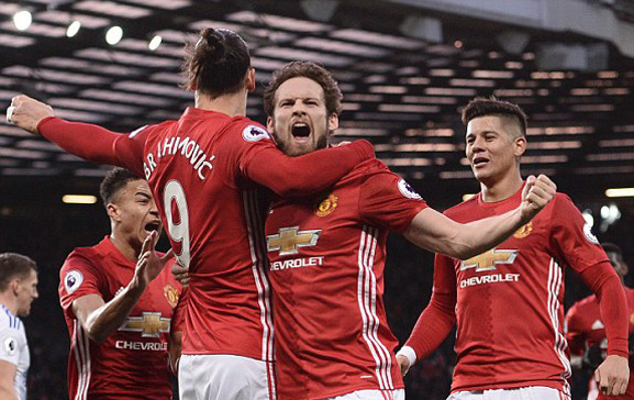 Hàng công bùng nổ, MU vùi dập Sunderland