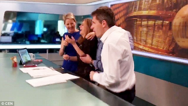 MC thời tiết ăn mừng thắng xổ số 10 tỉ trên sóng trực tiếp