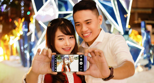 Mùa lễ hội độc đáo của cặp đôi yêu công nghệ