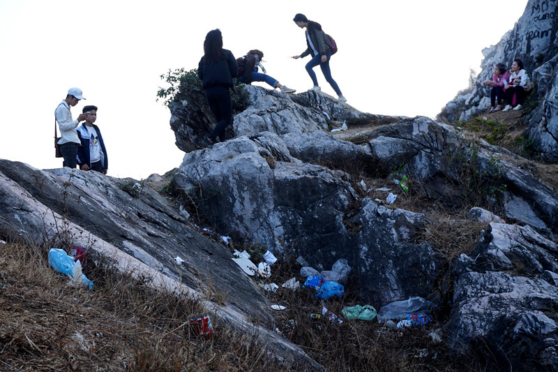 Chốn ăn chơi vạch trần thói xấu của giới trẻ