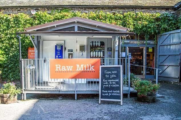 Bùng phát ngộ độc từ trào lưu uống sữa 'thô'