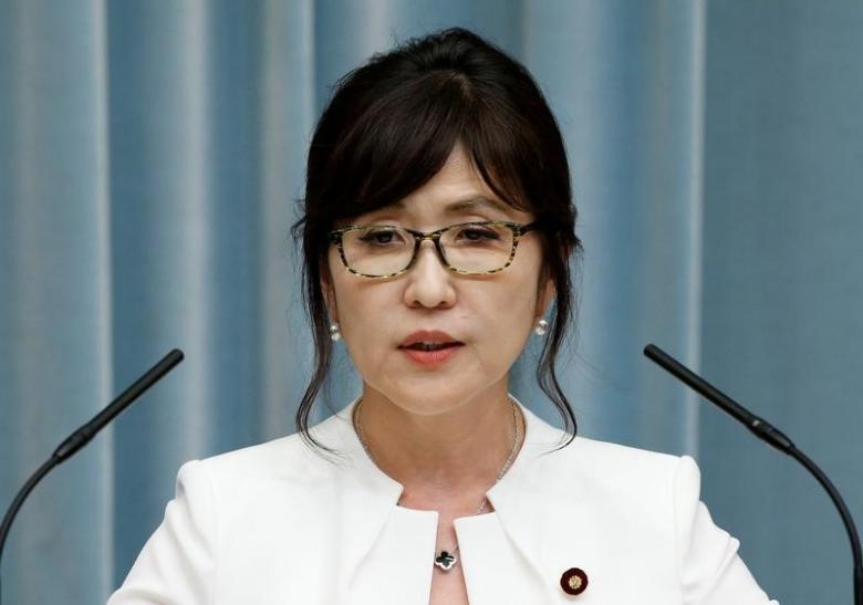 Động thái kỳ lạ của nữ Bộ trưởng Quốc phòng Nhật