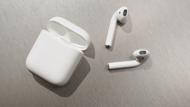 Tim Cook: AirPods là sản phẩm siêu hot