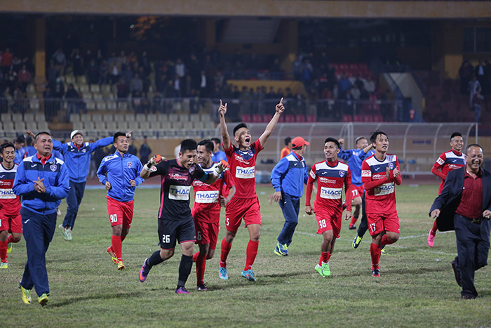 Giành Siêu cúp, HLV Phan Thanh Hùng vẫn thận trọng ở V.League 2017