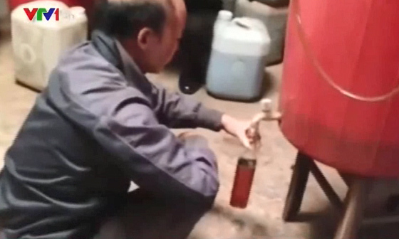 Thái Nguyên: Bắt đối tượng làm giả nước mắm
