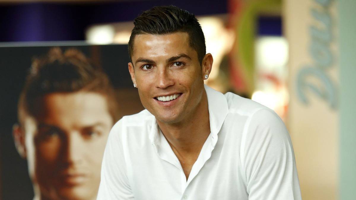 Trung Quốc rải tiền, Ronaldo ngoảnh mặt làm ngơ