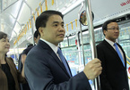 Chủ tịch Nguyễn Đức Chung trải nghiệm chuyến buýt nhanh đầu tiên