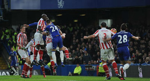 Đè bẹp Stoke, Chelsea giành chiến thắng thứ 13 liên tiếp