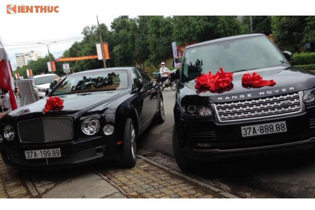 'Soi' Bentley và Range Rover tiền tỷ rước dâu ở Nghệ An