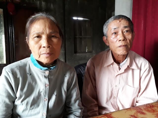 Con chạy thận, mẹ già chỉ dám mua mấy ngàn da heo ăn qua ngày