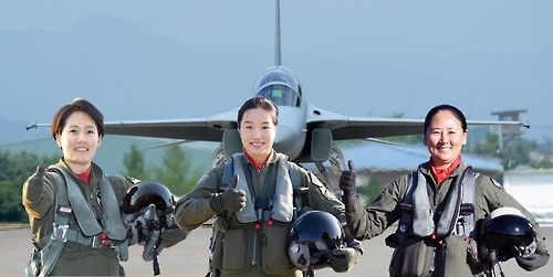 Hàn Quốc bổ nhiệm 3 nữ phi công làm phó tư lệnh