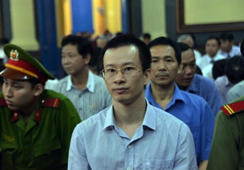 Phó bí thư tỉnh ‘nghiện’ phá nhà ăn tiền