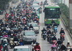 Hà Nội: Buýt nhanh BRT bị 'vây hãm' tứ phía