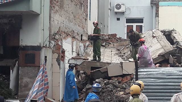Đà Nẵng: Sập nhà đang tháo dỡ, 2 người chết