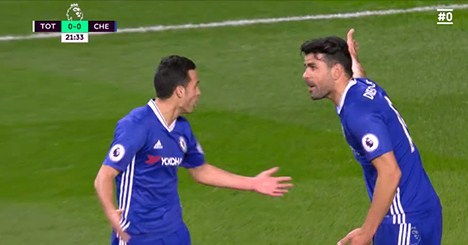 Diego Costa và Pedro cãi nhau như 