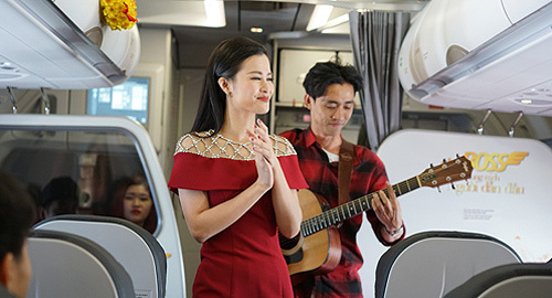 Tết sung túc trên chuyến bay tài lộc cùng Đông Nhi