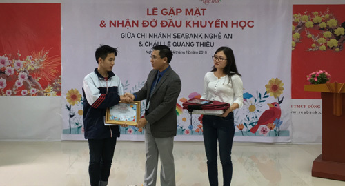 Thêm 21 trẻ em nghèo được SeABank hỗ trợ học phí