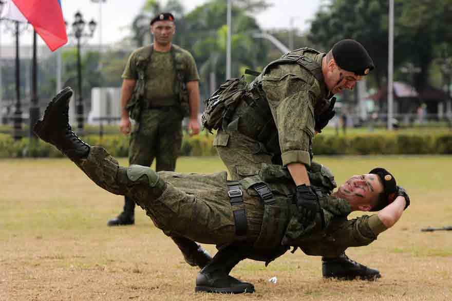 Binh sĩ Nga khoe kỹ năng siêu đẳng