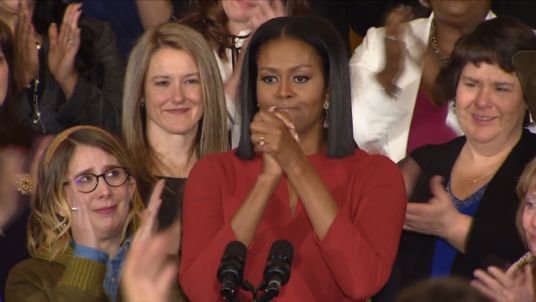 Michelle Obama nghẹn ngào trong bài phát biểu từ biệt