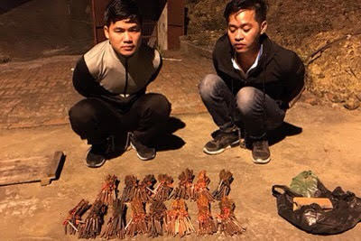 Bắt hai xe ô tô chở hơn 3 tấn thuốc nổ
