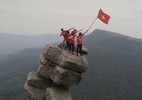 Giới trẻ tìm ra 'mỏm đá sống ảo' mới tại Quảng Ninh