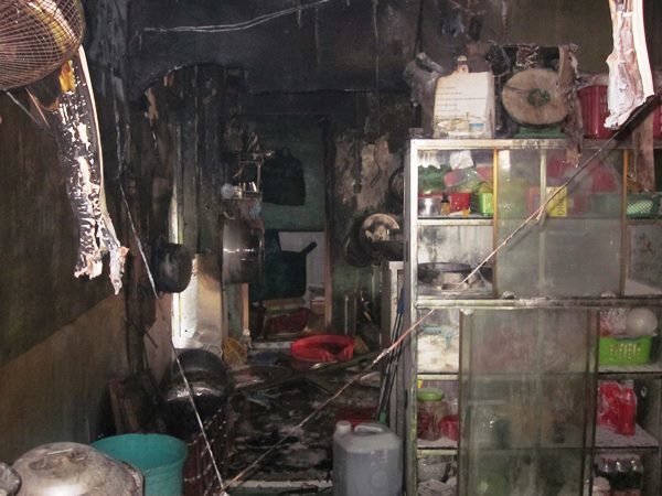 Quán cơm ở Sài Gòn phát hỏa, 2 người bị bỏng