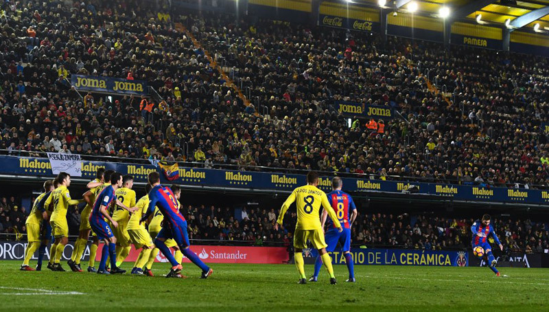 Messi ghi siêu phẩm, Barca thoát thua ngoạn mục