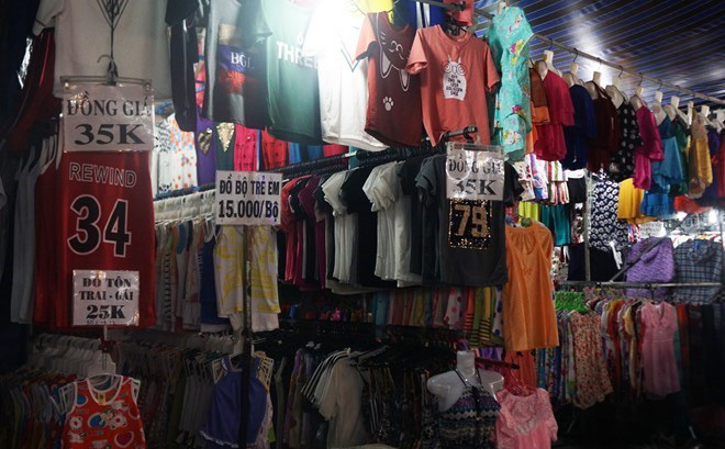 ‘6 chợ đầu mối lớn ở Việt Nam bán toàn quần áo Trung Quốc’