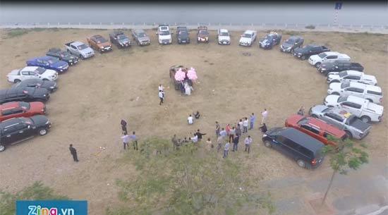 50 xe bán tải đón dâu trên đường phố thủ đô