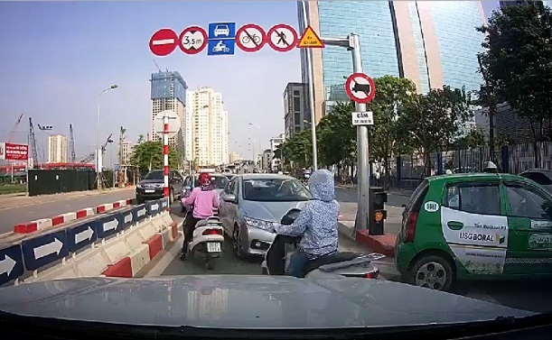 Đi ngược chiều