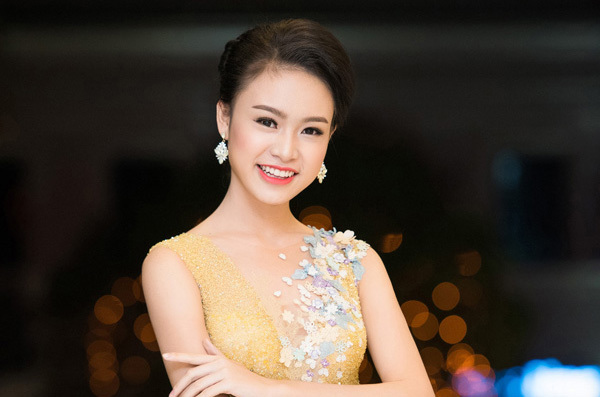'Giải vàng khoa học' quyến rũ với đầm voan