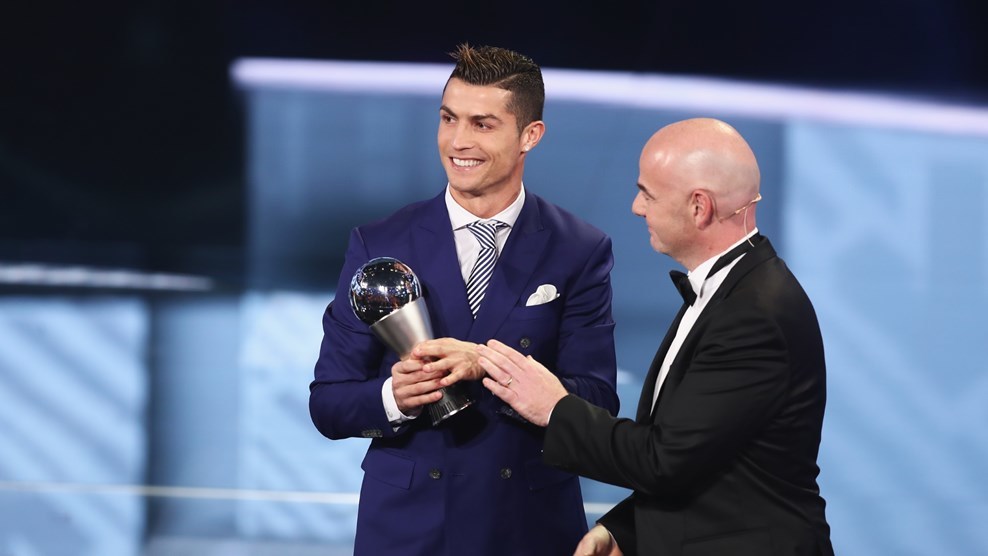 Ronaldo và Ranieri thâu tóm danh hiệu FIFA