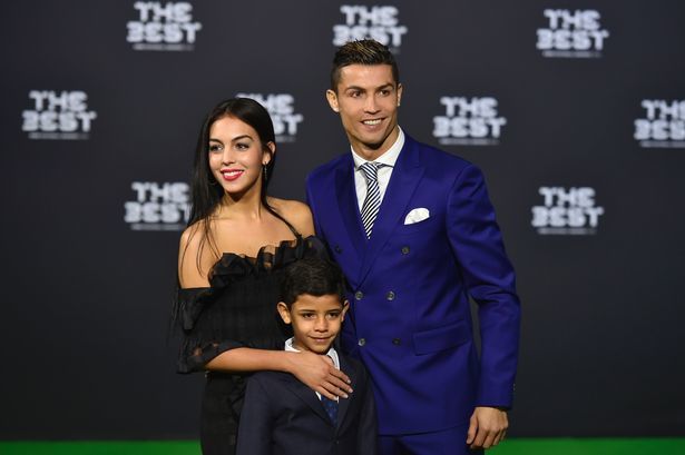 Ronaldo và Messi bầu cho ai trong cuộc đua The Best?