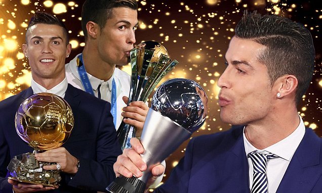 Vừa ẵm danh hiệu, Ronaldo