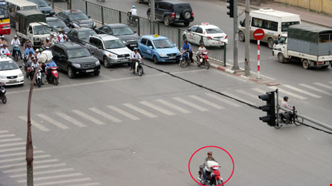 Đi tìm căn nguyên cho những pha vượt đèn đỏ tại Việt Nam