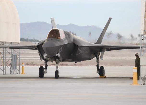 Mỹ lần đầu triển khai chiến cơ F-35 ngoài lãnh thổ