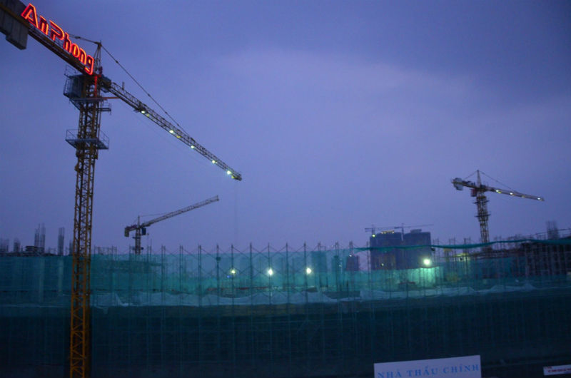 Sập giàn giáo ở Sài Gòn, nhiều người bị thương