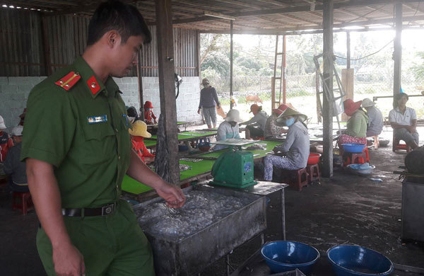 Bắt quả tang cơ sở dùng hóa chất chế biến thủy sản