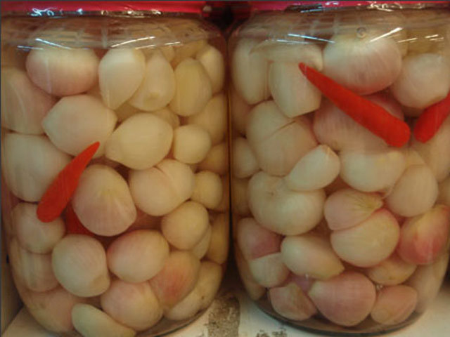 Mẹo muối dưa hành giòn trắng, không nổi váng