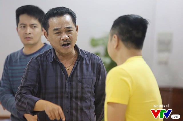 Gạt nỗi đau mất mẹ, Quốc Khánh vẫn tập luyện Táo quân 2017