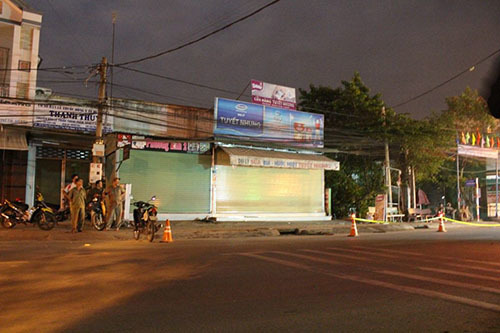 Nghi vợ ngoại tình, chồng rủ bạn mang dao kiếm dằn mặt tình địch