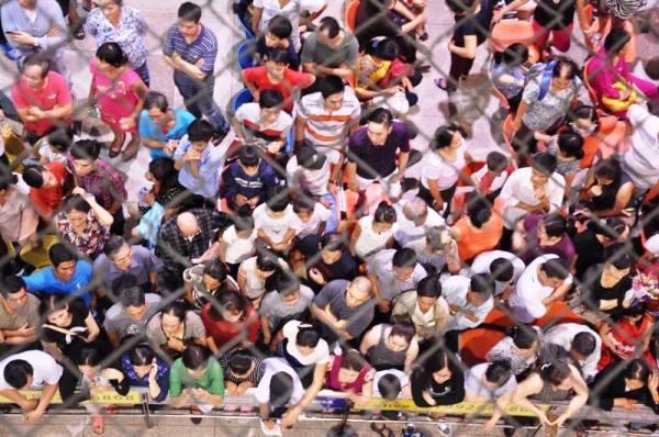 Vật vờ ở sân bay Tân Sơn Nhất đón Việt kiều về quê ăn Tết